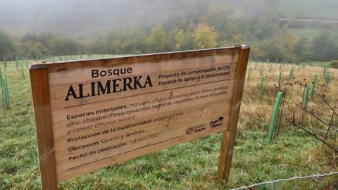 Cartel explicativo del bosque Alimerka cuya plantaci�n se realiz� en febrero de 2021