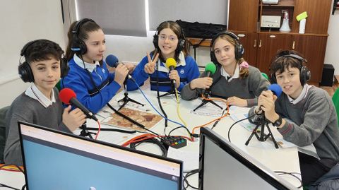 Participantes en Ecovoz do colexio Compa��a de Mar�a, de Cangas