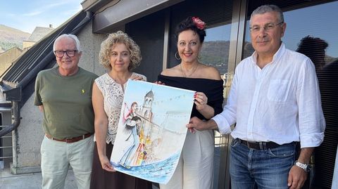 El pregonero, el pediatra Ricardo Marini; la edila de Cultura, Margarida Pizcueta; Maris� Miranda, autora del cartel; y el alcalde, Aurentino Alonso, en la presentaci�n.