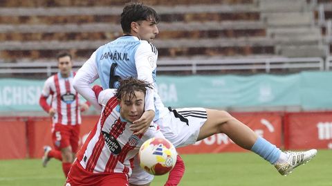 Dami�n Noya, lateral del Compos, en el partido ante el filial del Lugo en San L�zaro.