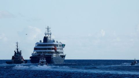 El MV Hondius, en el momento de su partida del puerto tinerfe�o de Granadilla
