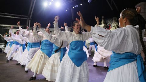 Actuación de Bágoas da Terra en la Mostra Folklórica
