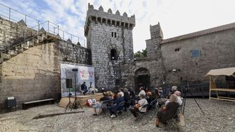 Modesto Fraga, durante a presentaci�n da s�a Biblioteca da Fisterran�a