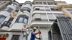 Instalacin de los andamios para la reforma del edificio de Bolao Rivadeneira