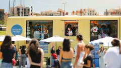 Un autob�s de la gira Beauty Station