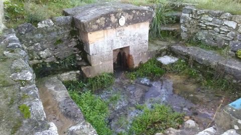 Imagen de la fuente en Viella de la que emana aguas fecales
