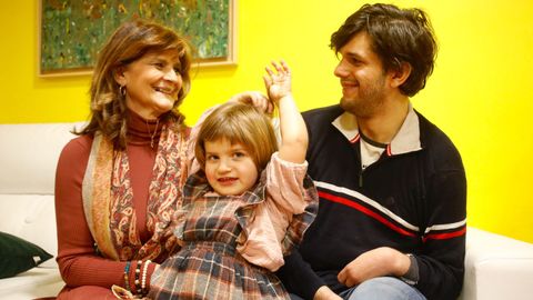 Lina lvarez (izquierda) con su hija Lina (centro) y con Xiquito (derecha)