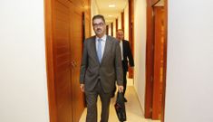 Jorge Espina visit� ayer los juzgados de Santiago dentro de la gira que lleva a cabo por Galicia. 