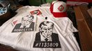 Camisetas con el nmero de detenido de la ficha policial de Trump.