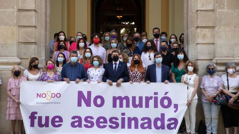En Sevilla se guard� un minuto de silencio por Roc�o Ca�z, asesinada por su exnovio en Estepa