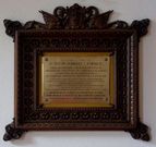 Imaxe da placa dedicada a Anselmo Rodr�guez, testamenteiro de Fernando Blanco.