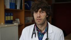 �lvaro Mena, internista del Chuac