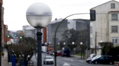 Farolas de alto consumo en la travesa de Meicende.