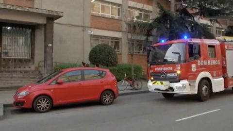 Bomberos a la puerta del colegio Rey Pelayo