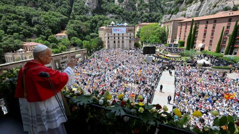 El papa Le�n XIV desde el balc�n de Montserrat.