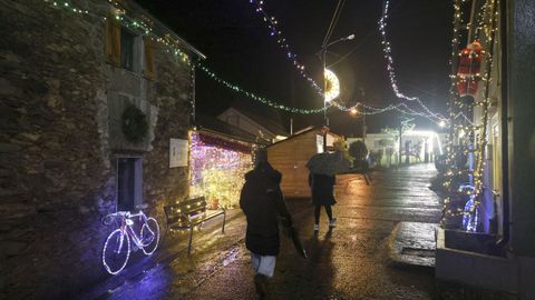 Los vecinos de O Coto viven la Navidad en la calle