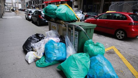 Segundo da (mircoles) con la basura de las calles sin recoger