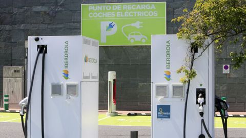 Imaxe de arquivo dun punto de carga para coches el�ctricos.