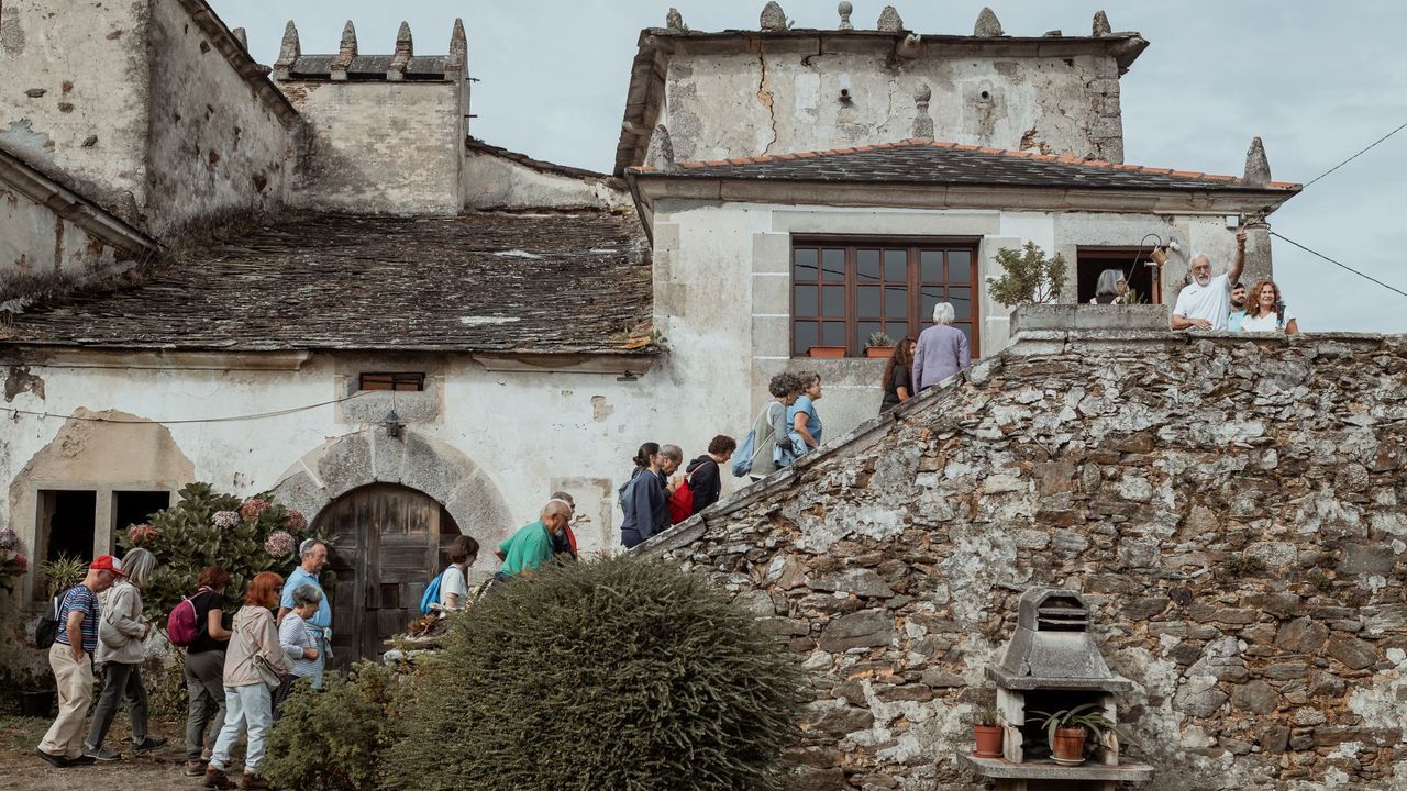 La Mancomunidade de Concellos lleva sus excursiones de «Plans con corazón» a Trabada y A Pontenova, quedan las últimas plazas