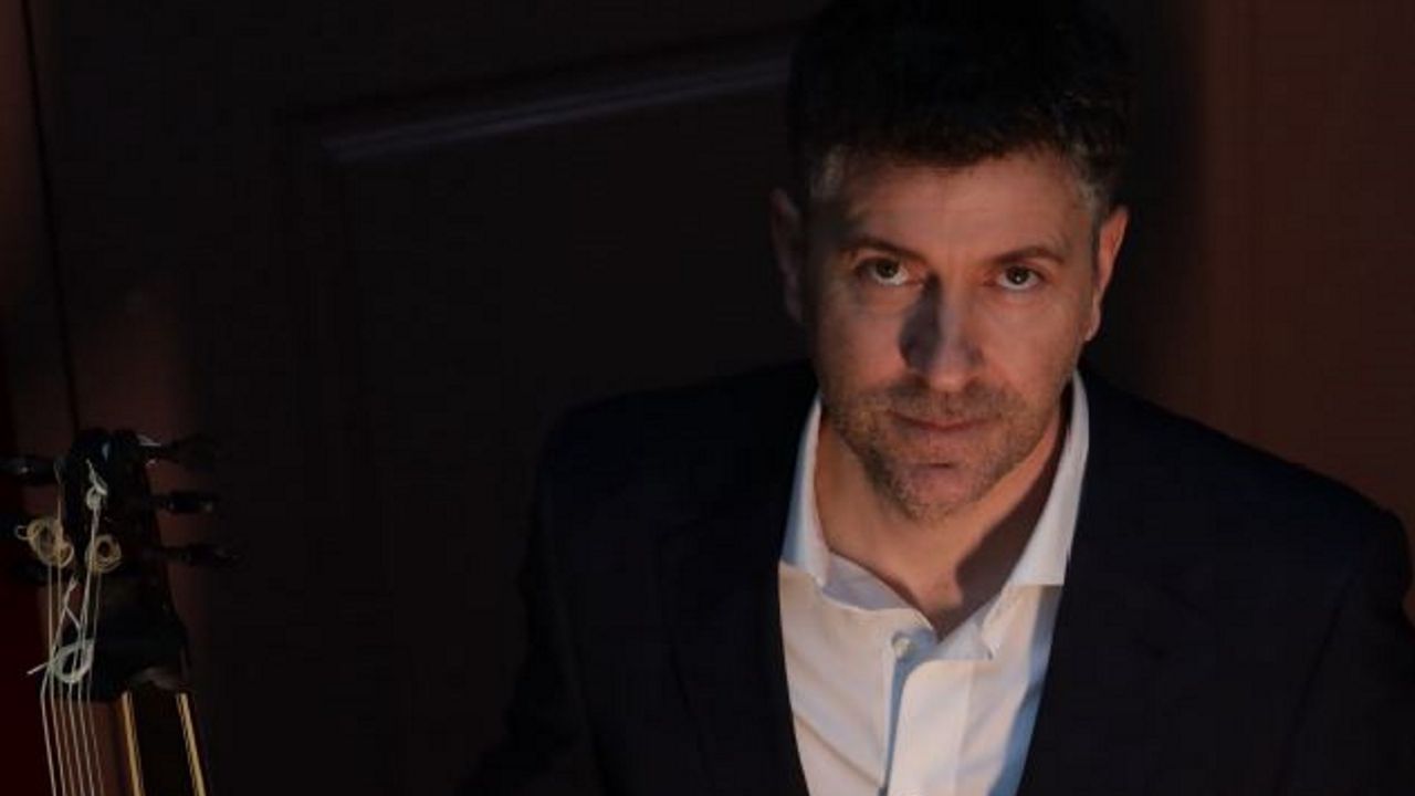 La vihuela de Tiago Matías