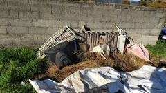 Estado actual del vertedero tras ser vaciado por un grupo de vecinos para aprovechar la reventa de piezas