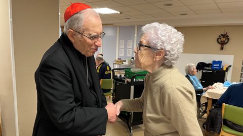 Visita del cardenal Rouco Varela a la residencia de mayores de Vilalba