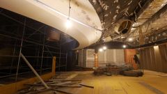 Estos d�as se est� completando el desmontaje completo del falso techo del Teatro Principal de Pontevedra