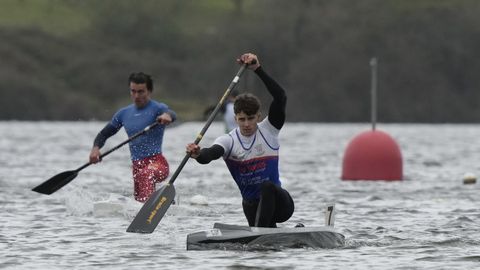 Ra�l Fern�ndez, en primeiro termo durante a s�a participaci�n no selectivo de embarcaci�ns individuais en Trasona.