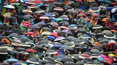 Marea de paraguas en el Vaticano