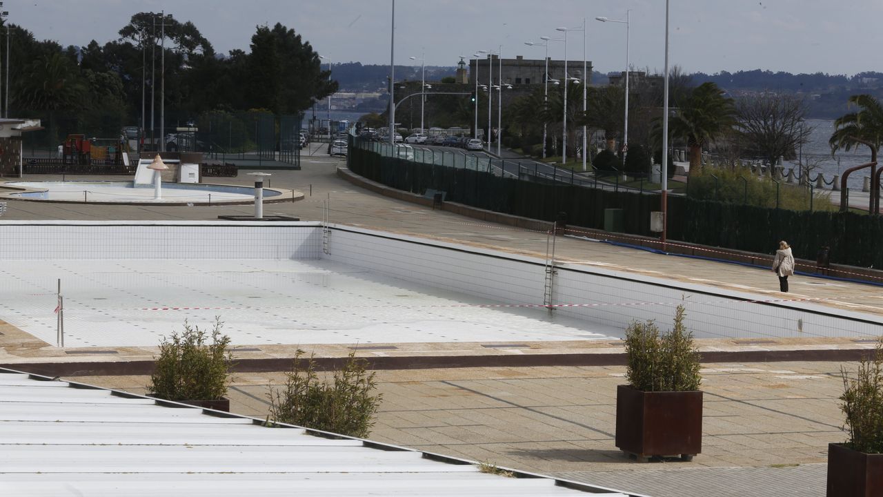 Una avería y la crisis de la energía dejan fuera de servicio la icónica  piscina climatizada de La Solana de A Coruña