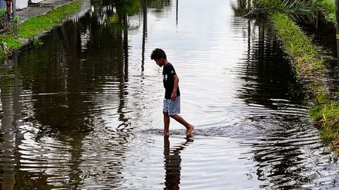 Calles inundadas en St. Petersburg, Florida, tras el paso del huracn Milton