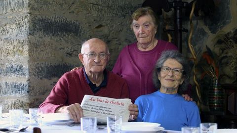 Julio Gonzlez, su hermana Esther y Amable Darriba, este sbado en Tuimil