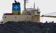 El buque �Minas� inici� ayer las tareas de carga de 20.000 toneladas de cl�nker.