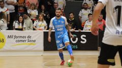 Edu Jab�, en la imagen, inaugur� el marcador a bal�n parado.