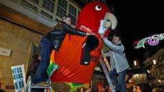 El popular loro se viste de actualidad cada a�o