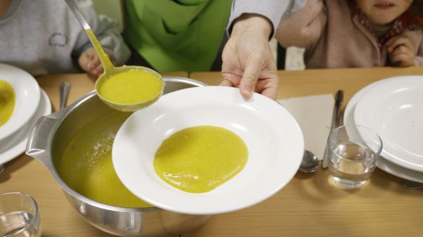Las administraciones pueden usar los comedores escolares para fomentar la compra de alimentos ecol�gicos