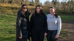 In�s Campo, no centro da imaxe, xunto con d�as veci�as das G�ndaras