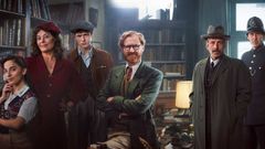 O seor Book (no centro da escea na sa librara) co reparto estelar de Bookish (Filmin).