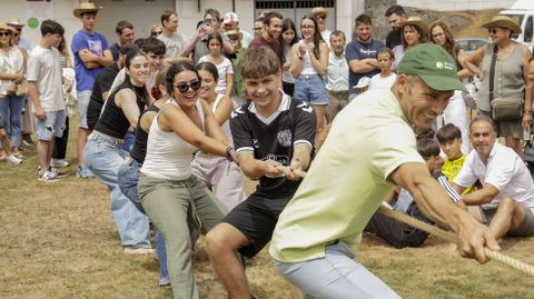Una de las j�venes pandillas que se apuntaron al tiro de cuerda