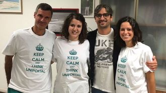 Los cirujanos del hospital Gemelli de Roma que operaron al papa, Stefano Margaritora, Elisa Meacci y Nadia Nachira, con el gallego Diego Gonz�lez Rivas, el segundo por la izquierda. La imagen se corresponde con un curso que Rivas imparti� en el Gemelli sobre su t�cnica uniportal VATS