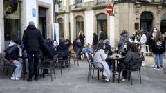 Ambiente en las terrazas de Santiago
