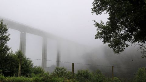 Niebla sobre el viaducto de O Fiouco