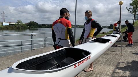 Sa�l Craviotto, Marcus Cooper Walz, Carlos Ar�valo, Rodrigo Germade y Miguel Garc�a esta ma�ana en el embalse de Trasona