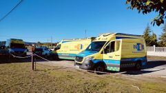 Ambulancias en la calle Chantada de Monforte, despus de que los vehculos accidentados fuesen retirados