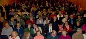 El auditorio de As Quintas estuvo abarrotado y qued� gente fuera.