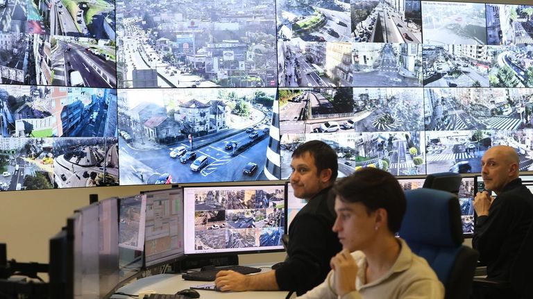 Los t&eacute;cnicos de la empresa concesionaria, controlando el tr&aacute;fico