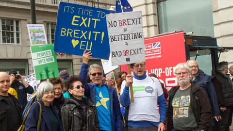 Algunos manifestantes insistieron en la idea de que permanecer en la Uni�n Europea es una soluci�n mejor que un mal �brexit�