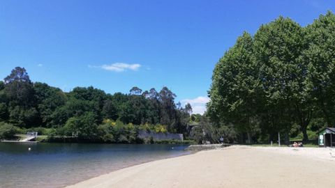 Playa fluvial del ro Lrez