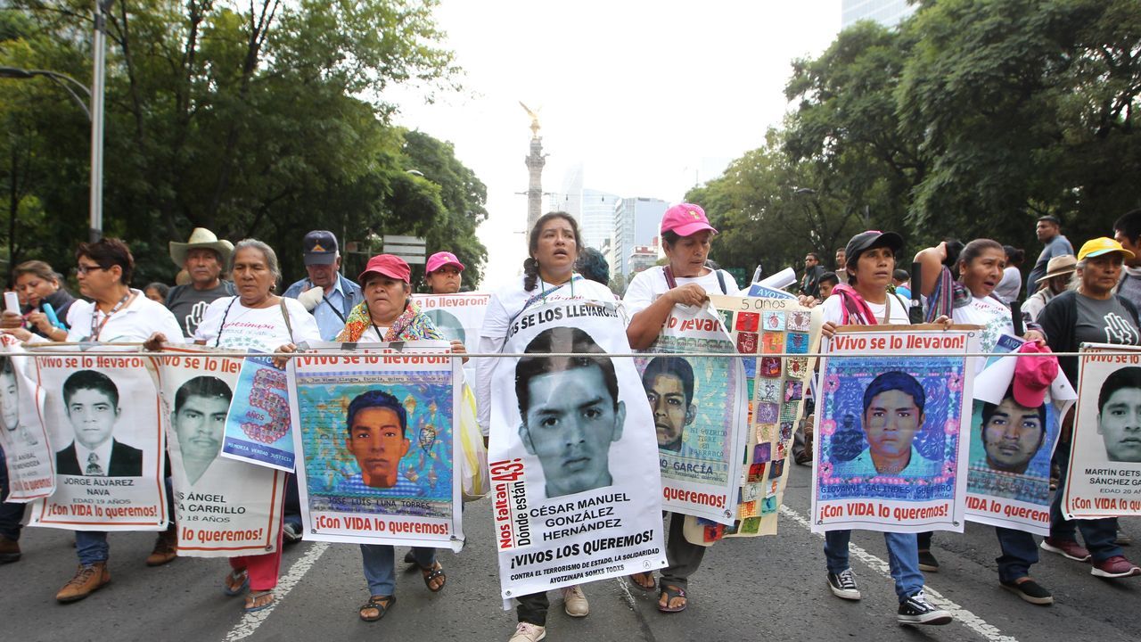 La exigencia de justicia domina la marcha en recuerdo por los 43 ...