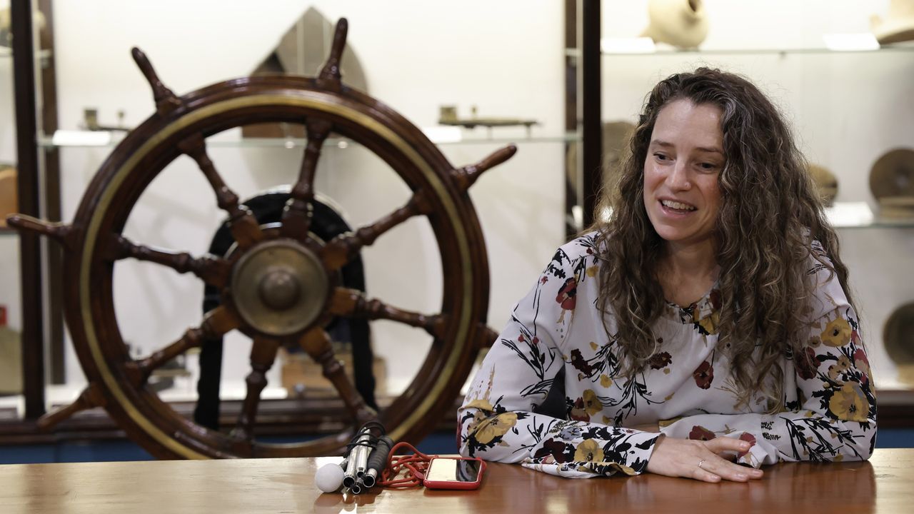 Raquel Marqués, fisioterapeuta ciega que dio una charla en San Cibrao sobre salud: «En xeneral a xente estránase de que poidas levar unha vida normal non vendo»